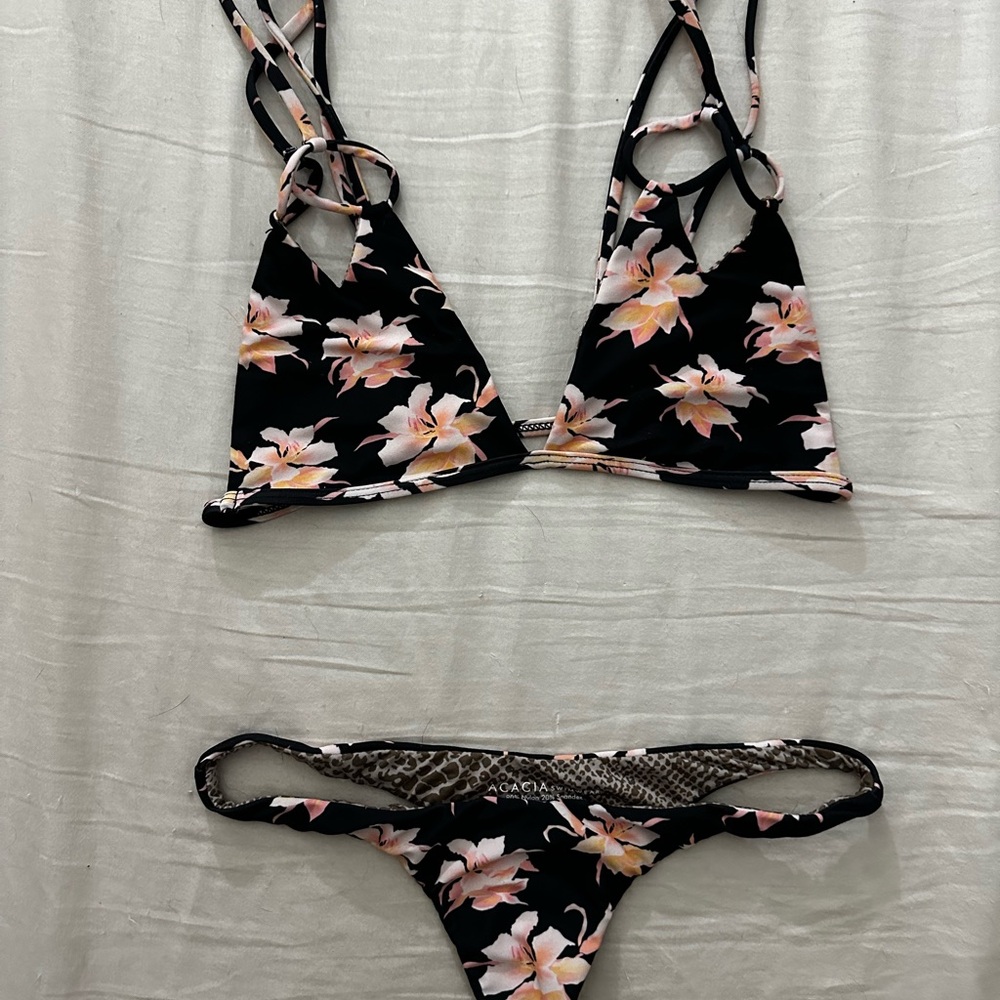 Acacia black floral print